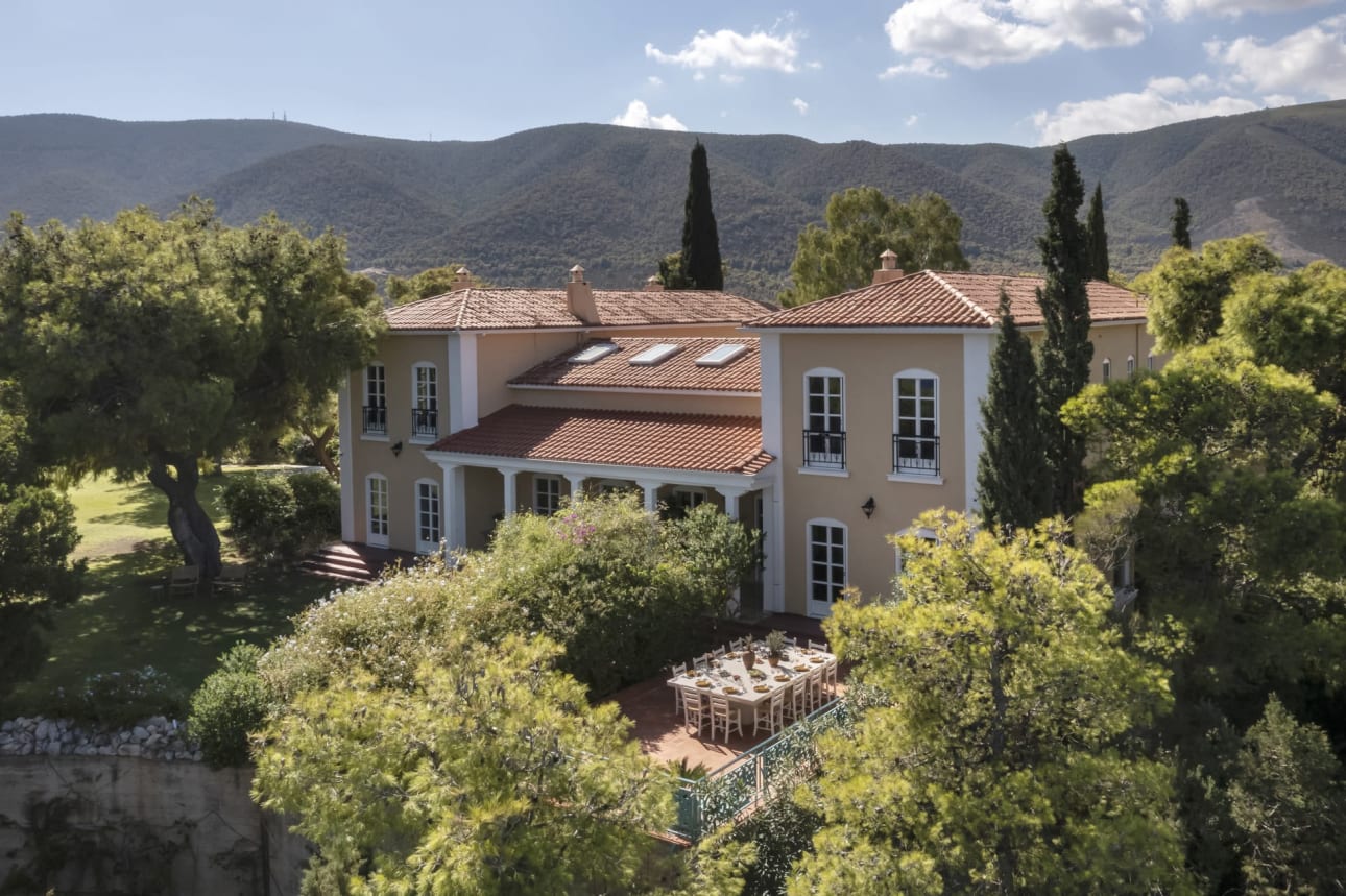 Vote Now: Help The Thinking Traveller Make History in 2025